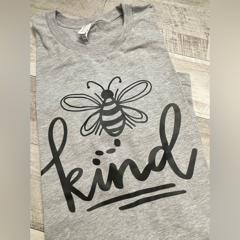 🆕 Size Large Bella Canvas Bee Kind T-Shirt 🐝
